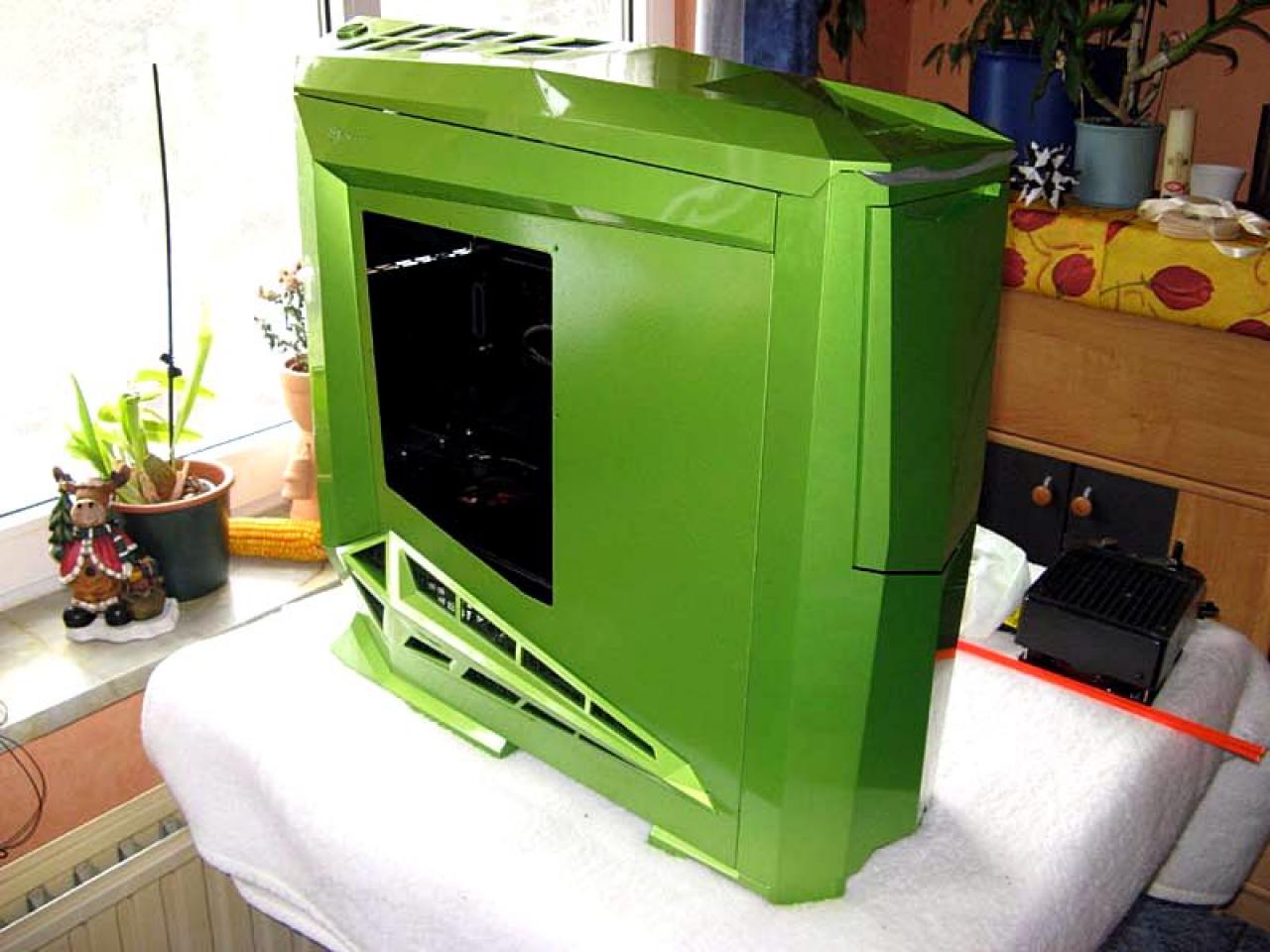 [09/10/2010] Des Rabens neue Kleider: Giftgrüne Casemod des Silverstone Raven (43)