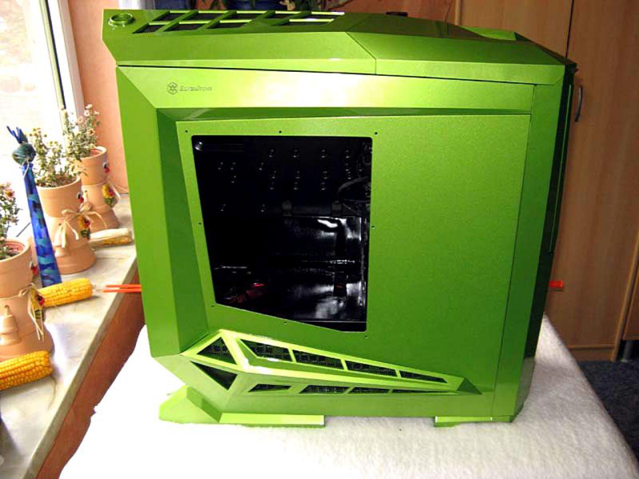 [09/10/2010] Des Rabens neue Kleider: Giftgrüne Casemod des Silverstone Raven (44)