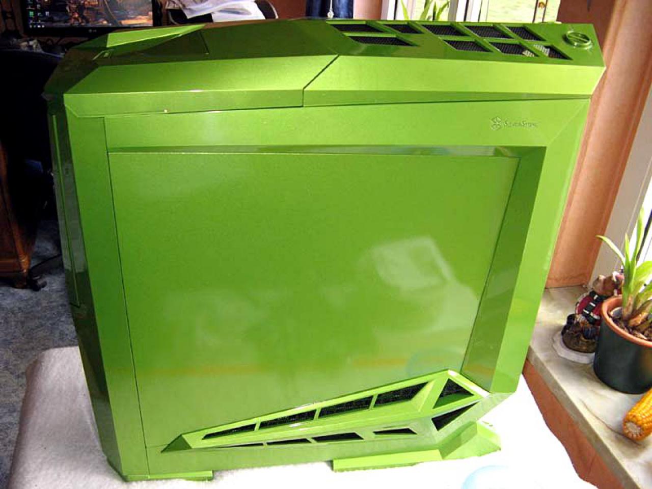 [09/10/2010] Des Rabens neue Kleider: Giftgrüne Casemod des Silverstone Raven (45)