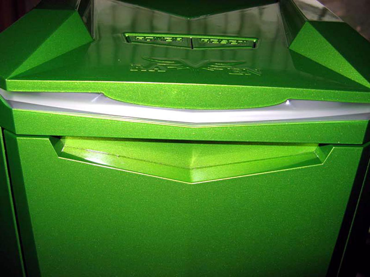 [09/10/2010] Des Rabens neue Kleider: Giftgrüne Casemod des Silverstone Raven (46)