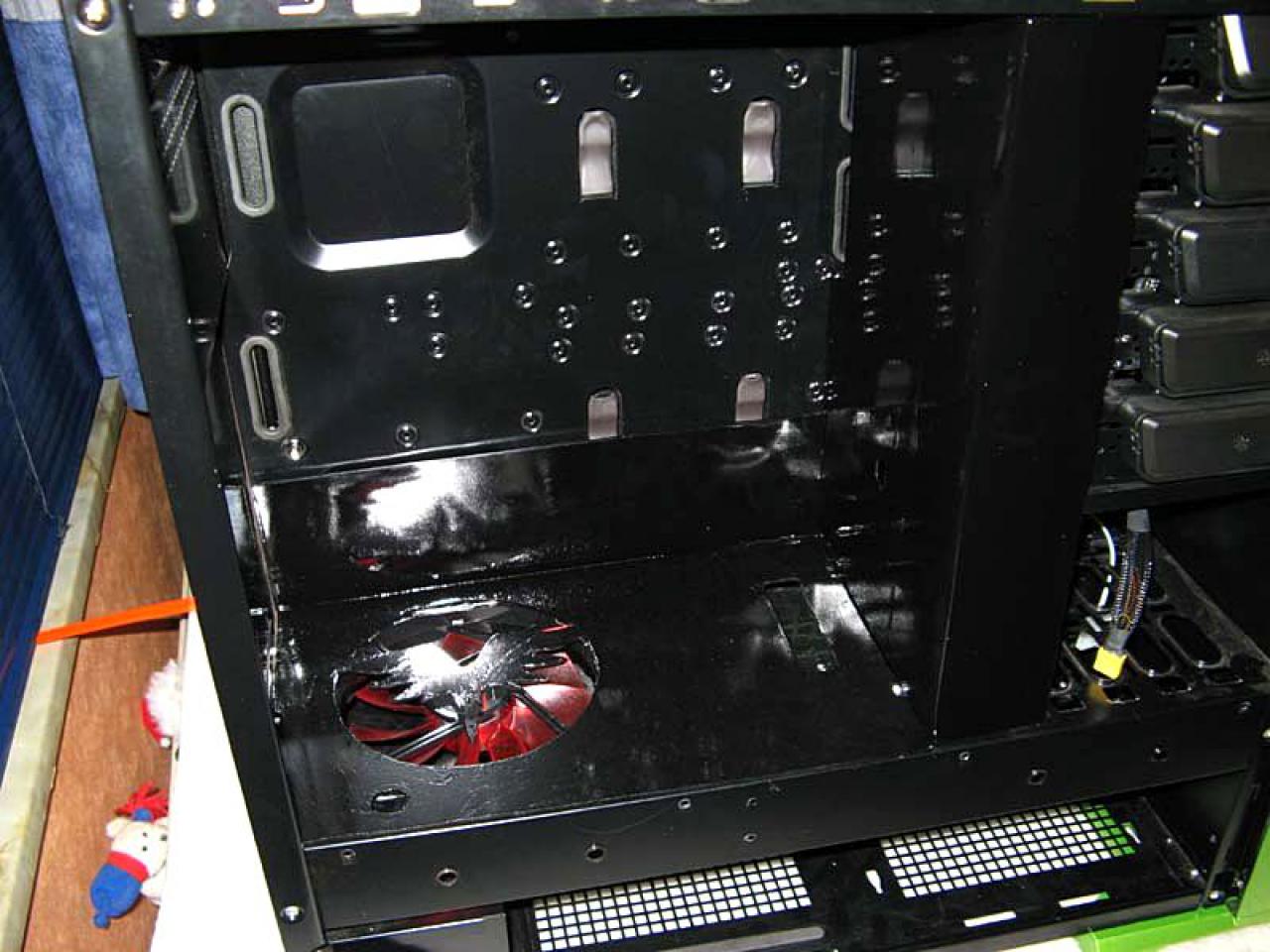 [09/10/2010] Des Rabens neue Kleider: Giftgrüne Casemod des Silverstone Raven (47)