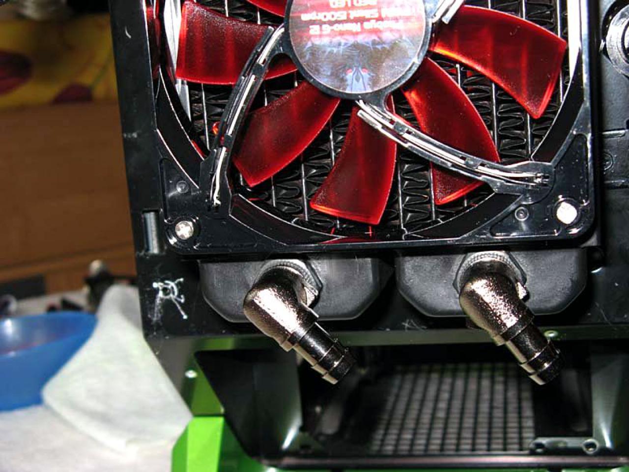 [09/10/2010] Des Rabens neue Kleider: Giftgrüne Casemod des Silverstone Raven (48)
