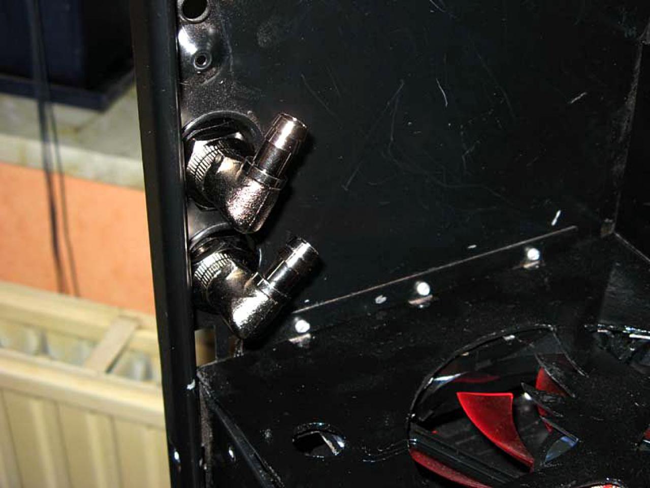 [09/10/2010] Des Rabens neue Kleider: Giftgrüne Casemod des Silverstone Raven (49)