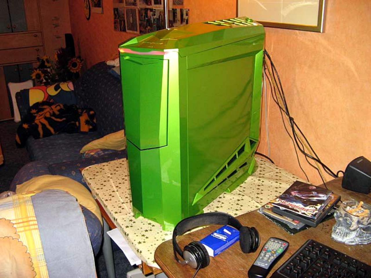 [09/10/2010] Des Rabens neue Kleider: Giftgrüne Casemod des Silverstone Raven (63)