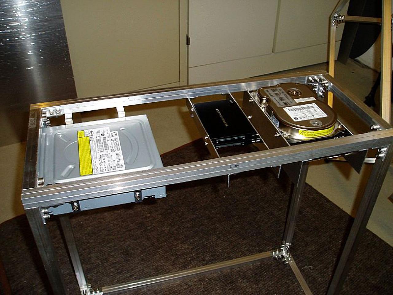 [10/10/2010] Verrückte Casecon: Drei Gehäuse für einen PC (13)