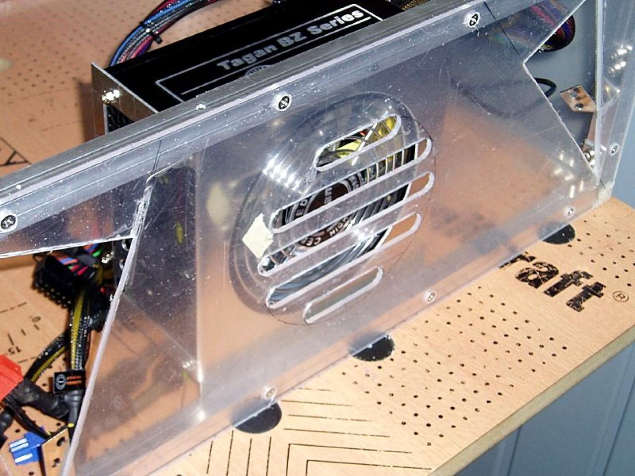 [10/10/2010] Verrückte Casecon: Drei Gehäuse für einen PC (25)