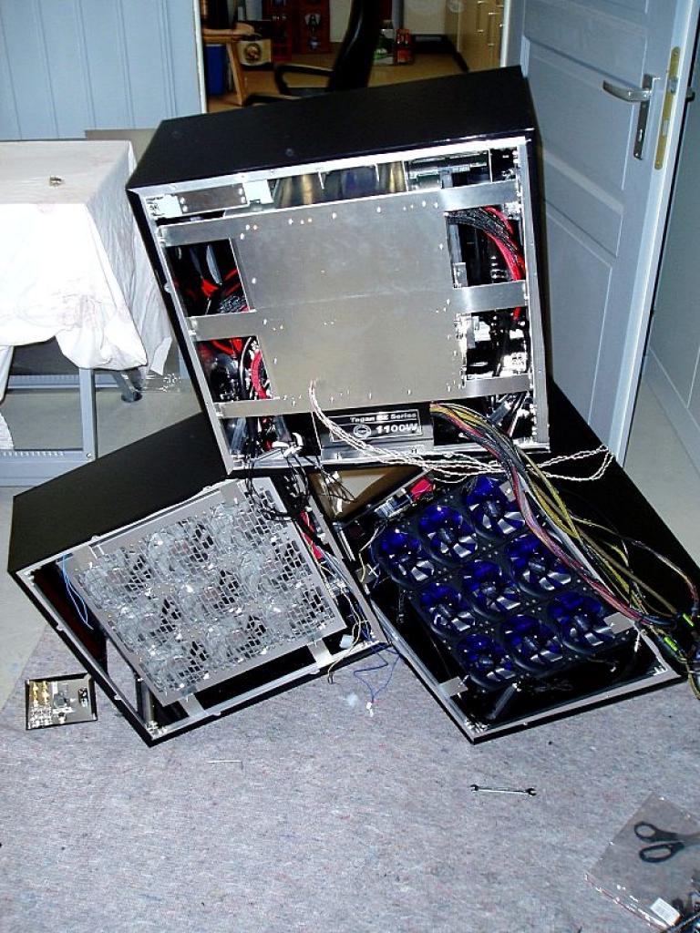[10/10/2010] Verrückte Casecon: Drei Gehäuse für einen PC (28)