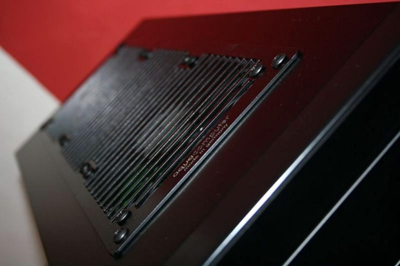 [22/10/2010] Kontrastreiche Lian-Li-Casemod: Schwarz trifft Weiß bei The Brightest Darkness (1)