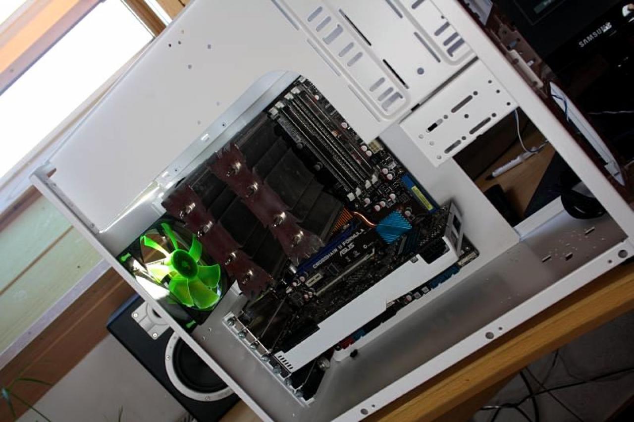 [22/10/2010] Kontrastreiche Lian-Li-Casemod: Schwarz trifft Weiß bei The Brightest Darkness (7)