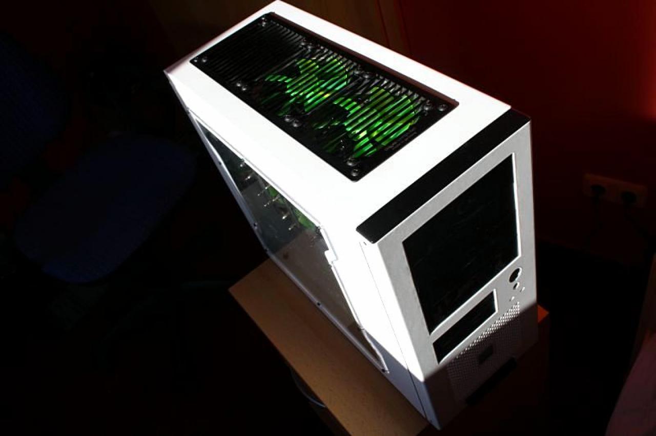 [22/10/2010] Kontrastreiche Lian-Li-Casemod: Schwarz trifft Weiß bei The Brightest Darkness (8)
