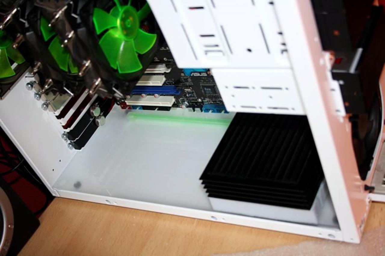 [22/10/2010] Kontrastreiche Lian-Li-Casemod: Schwarz trifft Weiß bei The Brightest Darkness (11)
