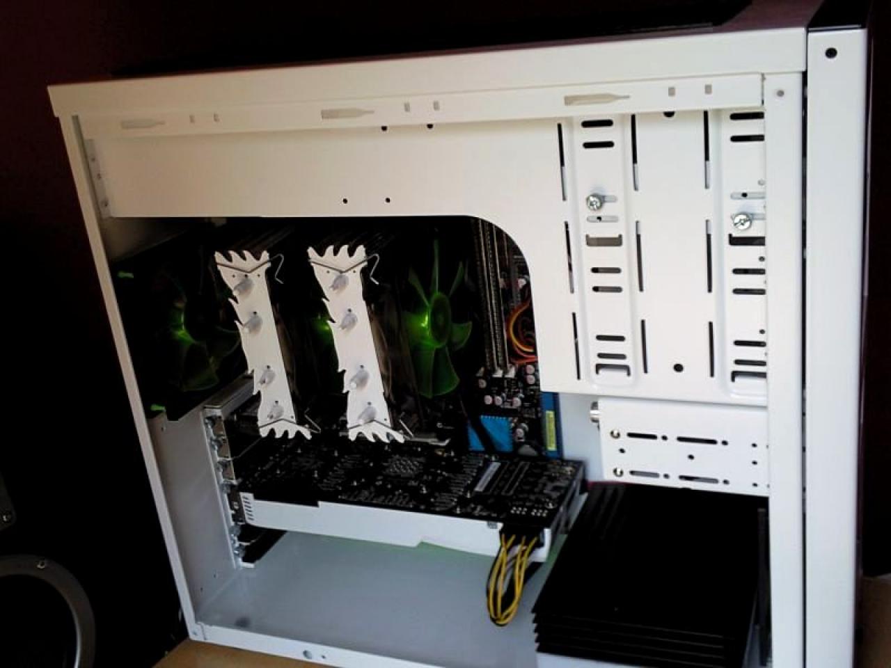 [22/10/2010] Kontrastreiche Lian-Li-Casemod: Schwarz trifft Weiß bei The Brightest Darkness (14)