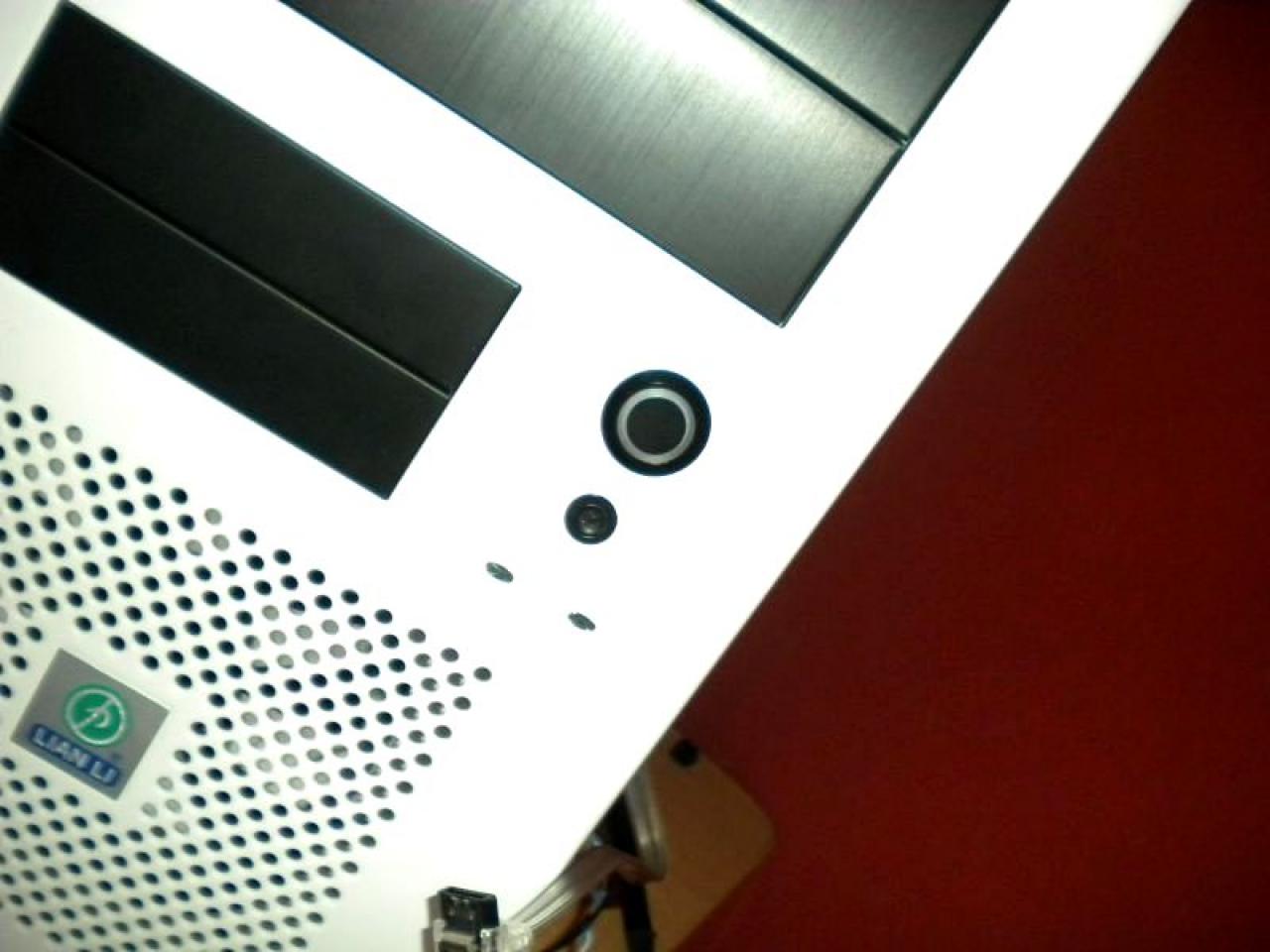 [22/10/2010] Kontrastreiche Lian-Li-Casemod: Schwarz trifft Weiß bei The Brightest Darkness (18)