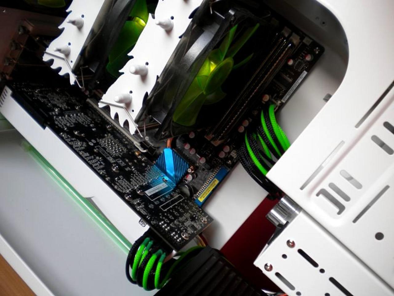[22/10/2010] Kontrastreiche Lian-Li-Casemod: Schwarz trifft Weiß bei The Brightest Darkness (19)