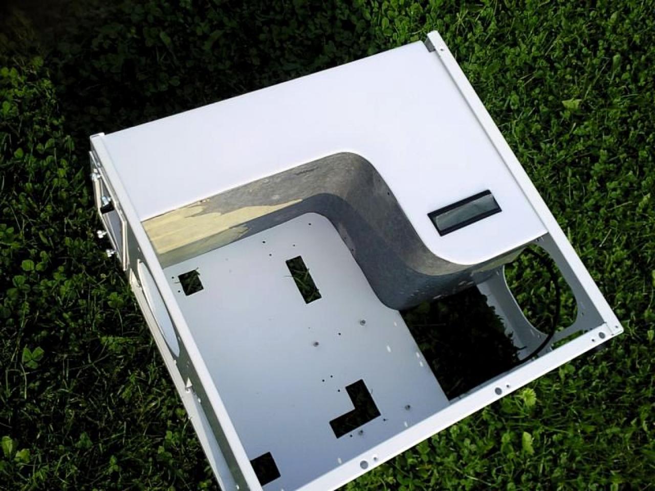 [22/10/2010] Kontrastreiche Lian-Li-Casemod: Schwarz trifft Weiß bei The Brightest Darkness (23)