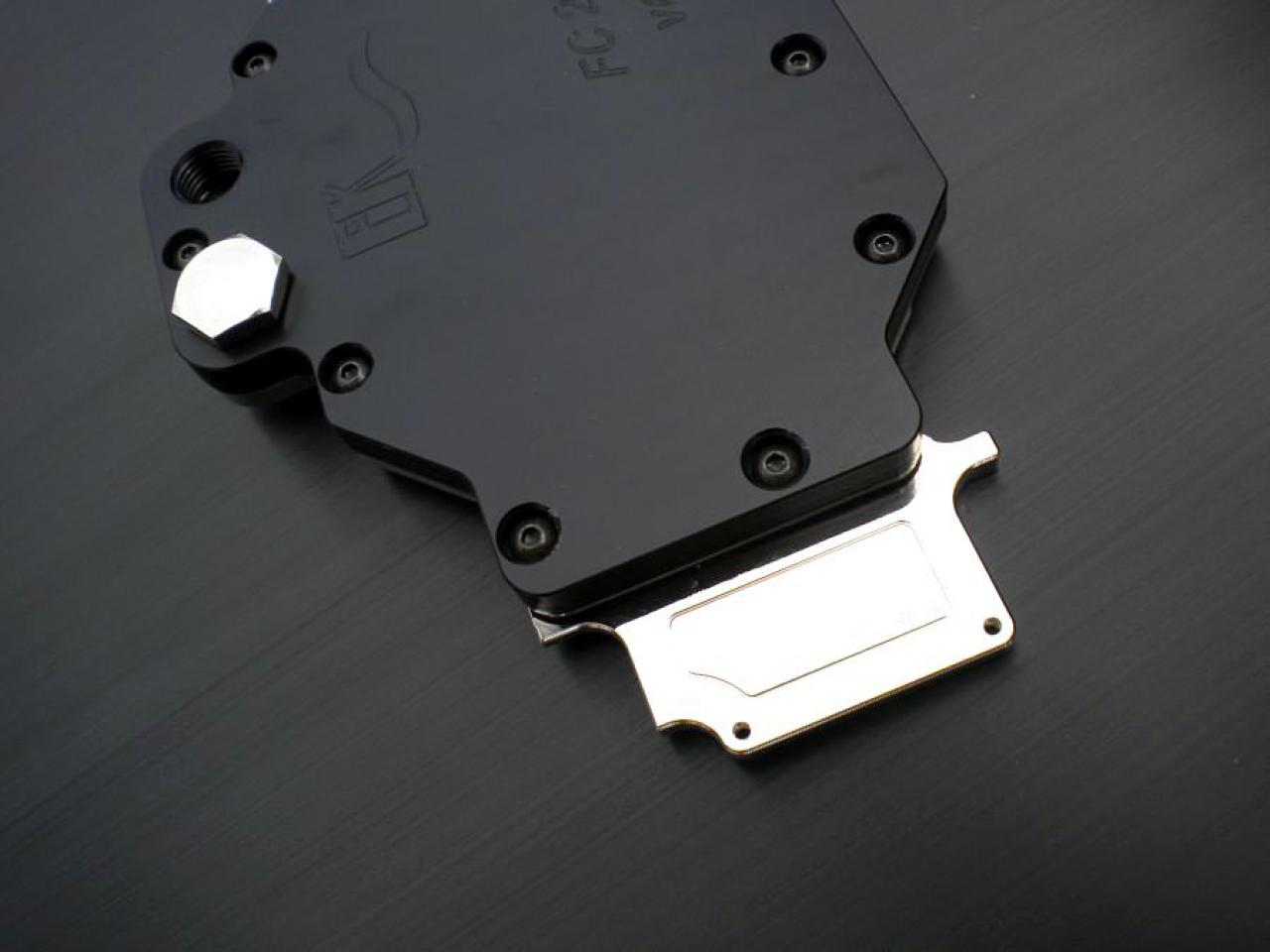 [22/10/2010] Kontrastreiche Lian-Li-Casemod: Schwarz trifft Weiß bei The Brightest Darkness (39)