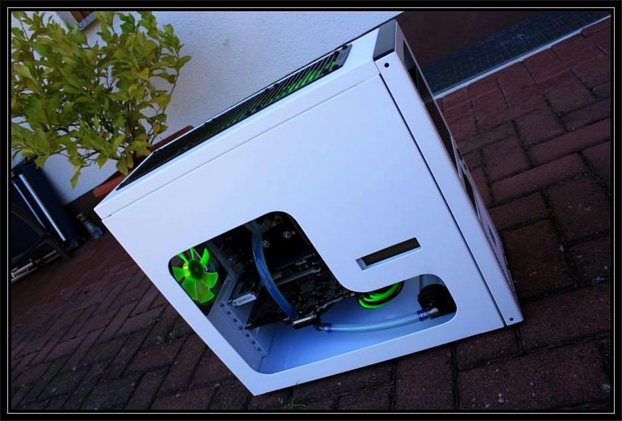 [22/10/2010] Kontrastreiche Lian-Li-Casemod: Schwarz trifft Weiß bei The Brightest Darkness (59)