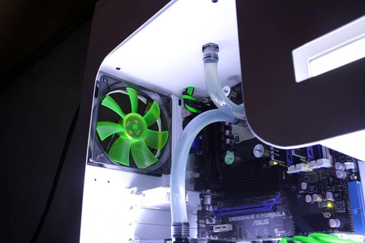[22/10/2010] Kontrastreiche Lian-Li-Casemod: Schwarz trifft Weiß bei The Brightest Darkness (62)