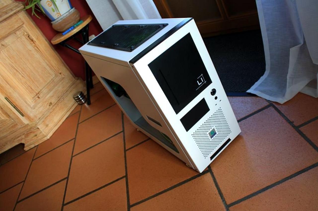[22/10/2010] Kontrastreiche Lian-Li-Casemod: Schwarz trifft Weiß bei The Brightest Darkness (74)