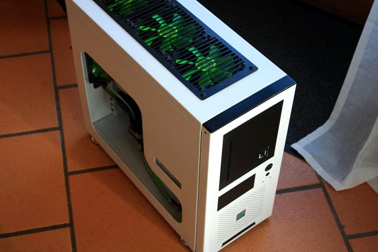[22/10/2010] Kontrastreiche Lian-Li-Casemod: Schwarz trifft Weiß bei The Brightest Darkness (75)