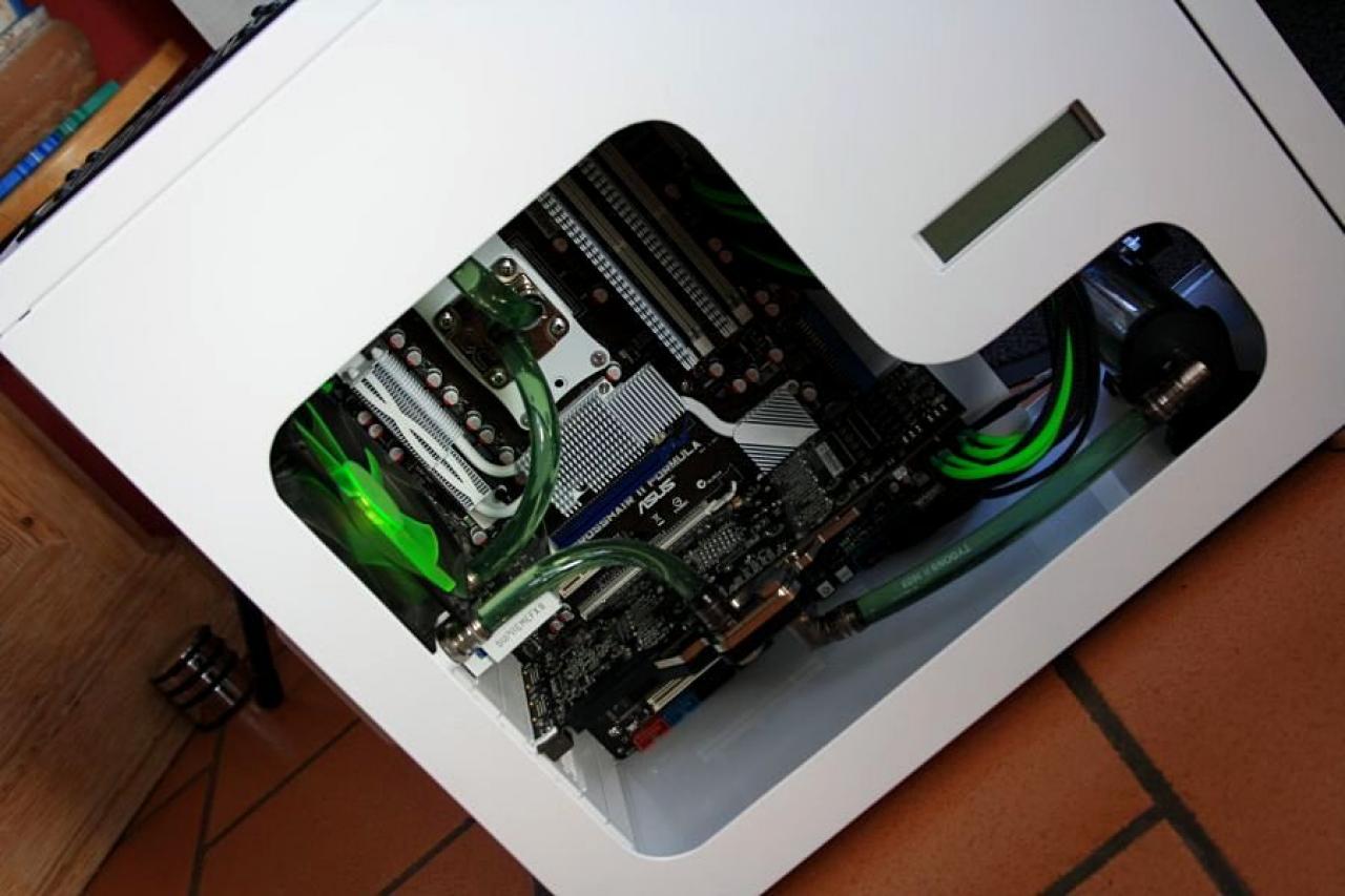 [22/10/2010] Kontrastreiche Lian-Li-Casemod: Schwarz trifft Weiß bei The Brightest Darkness (77)