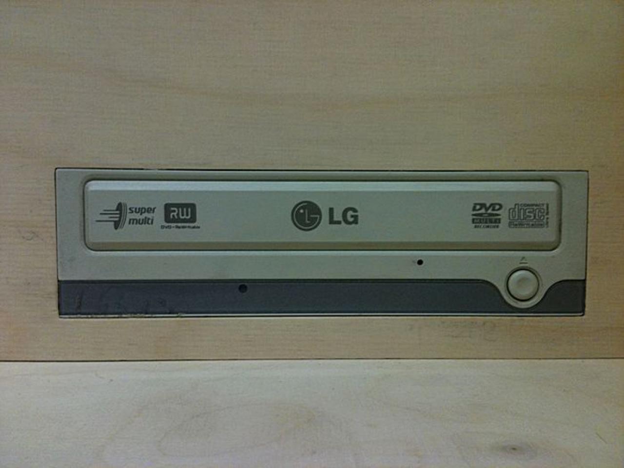 [31/10/2010] (Fast) Unsichtbarer HTPC: PC und Lautsprecher in einem Gehäuse (16)