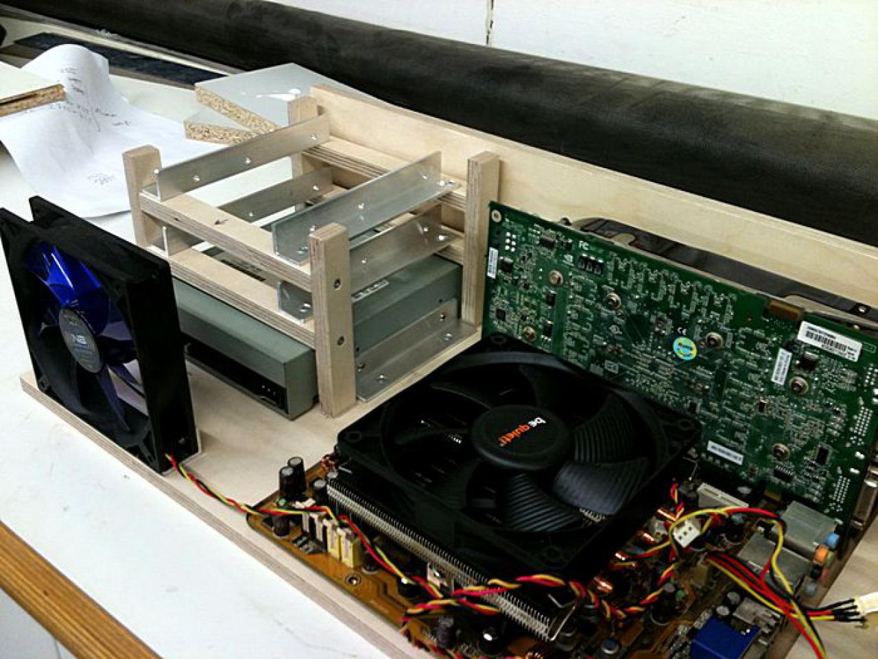 [31/10/2010] (Fast) Unsichtbarer HTPC: PC und Lautsprecher in einem Gehäuse (21)