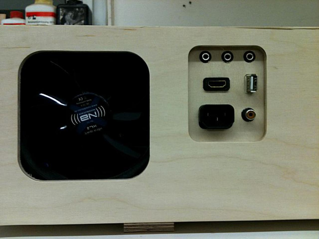 [31/10/2010] (Fast) Unsichtbarer HTPC: PC und Lautsprecher in einem Gehäuse (24)