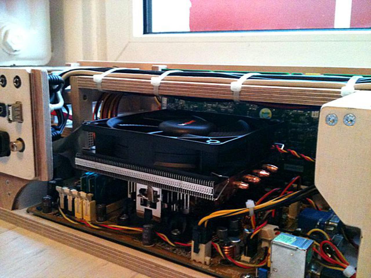 [31/10/2010] (Fast) Unsichtbarer HTPC: PC und Lautsprecher in einem Gehäuse (29)