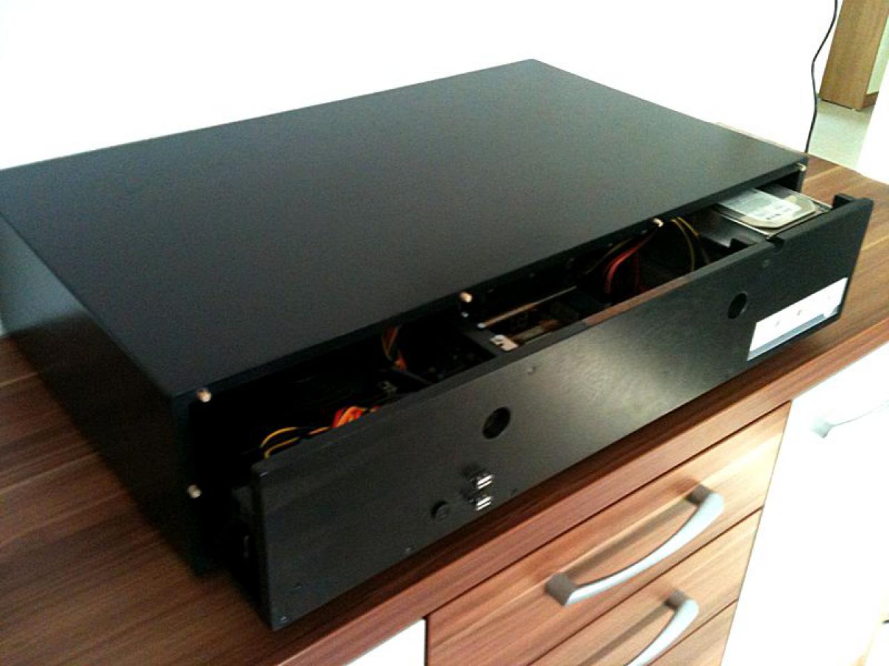 [31/10/2010] (Fast) Unsichtbarer HTPC: PC und Lautsprecher in einem Gehäuse (52)
