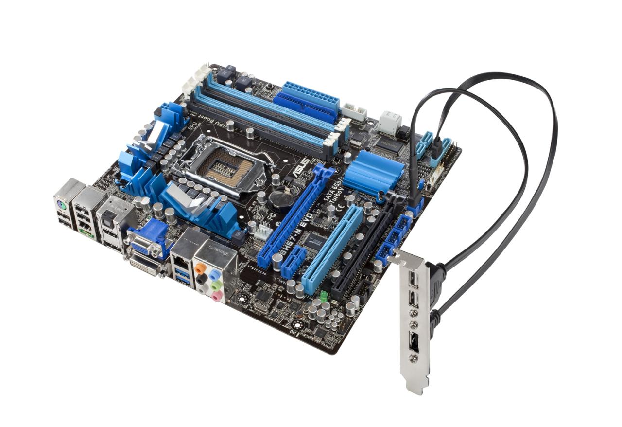 [19/11/2010] Asus P8H67-M Evo: Anders als das zuvor gezeigte ATX-Modell, bietet dieses Micro-ATX-Board HDMI, DVI, D-Sub und sogar einen Displayport um die Grafikeinheit in Sandy-Bridge-CPUs zu nutzen.