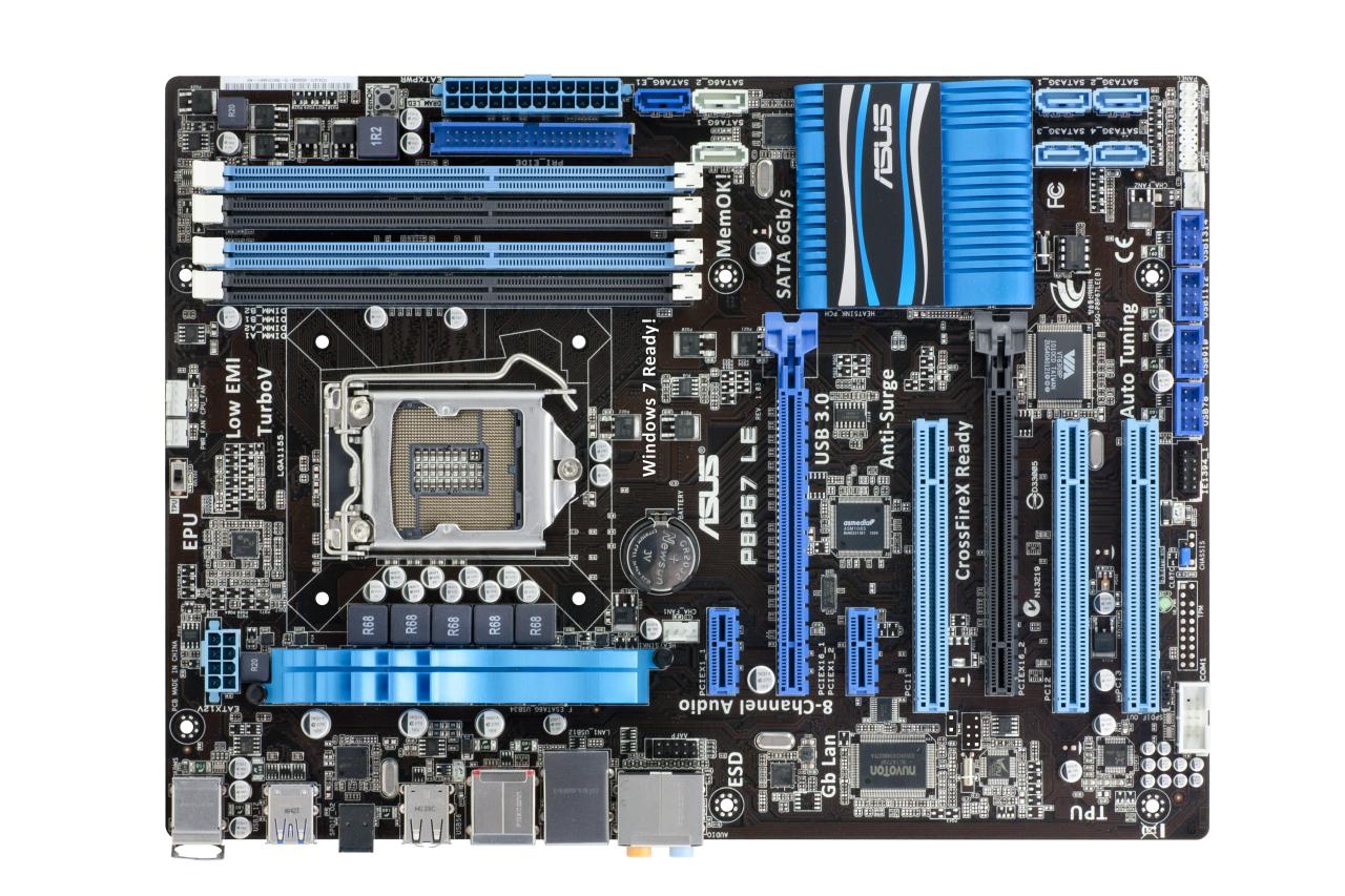 [19/11/2010] Asus P8P67 LE: ... dennoch gibt es hier Kühler für die Spannungswandler sowie zwei USB-3.0-Ports.