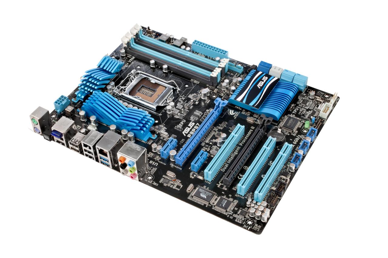 [19/11/2010] Asus P8P67: Neben vier SATA-3Gb/s-Ports sitzen vier SATA-6Gb/s-Anschlüsse.
