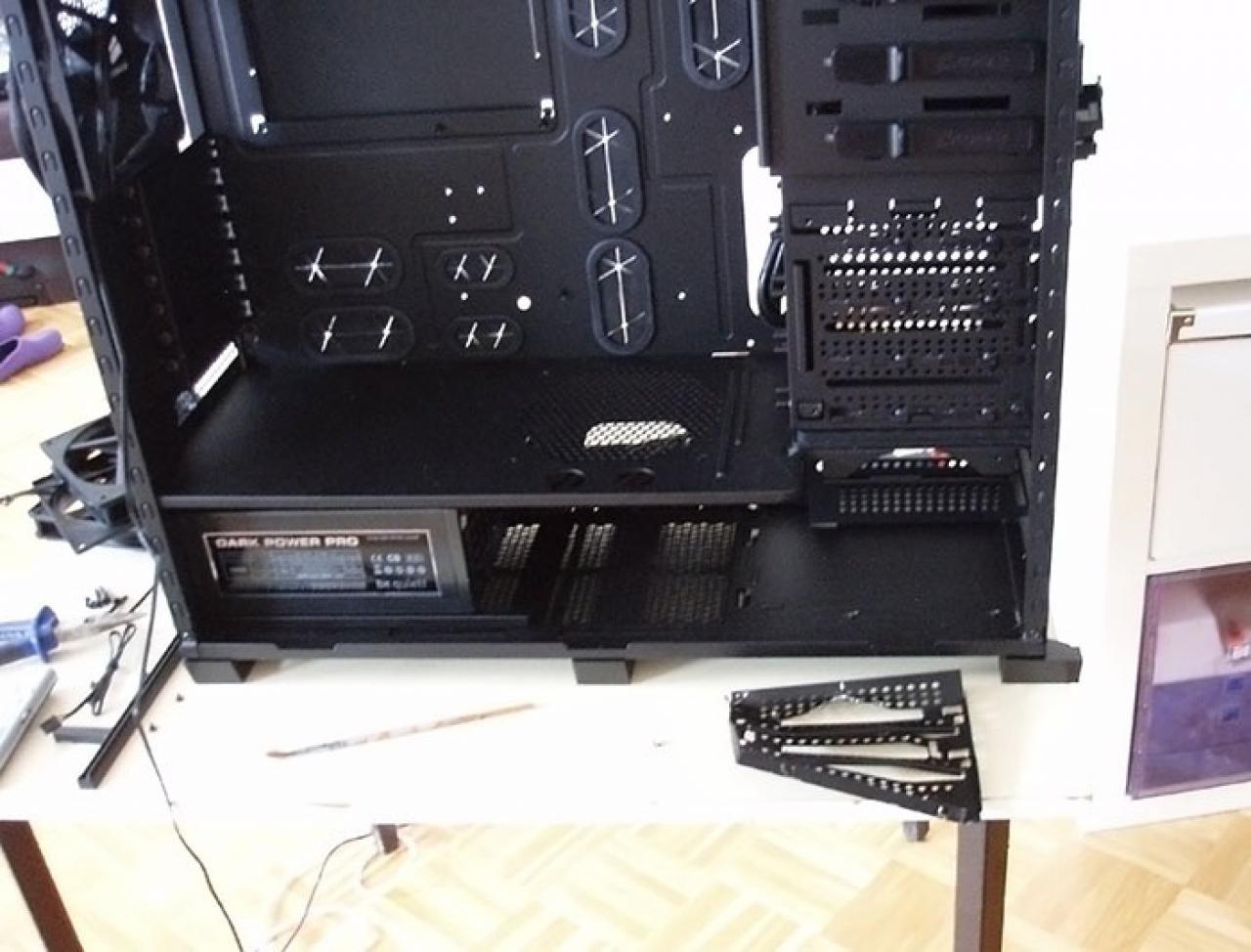 [05/11/2010] Casemod Behemoth Projekt: Black Industrial meets Mutter aller Mainboards EVGA SR-2 (9)