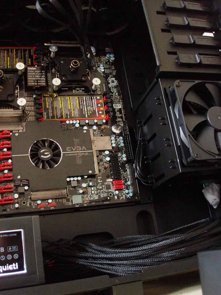 [05/11/2010] Casemod Behemoth Projekt: Black Industrial meets Mutter aller Mainboards EVGA SR-2 (12)