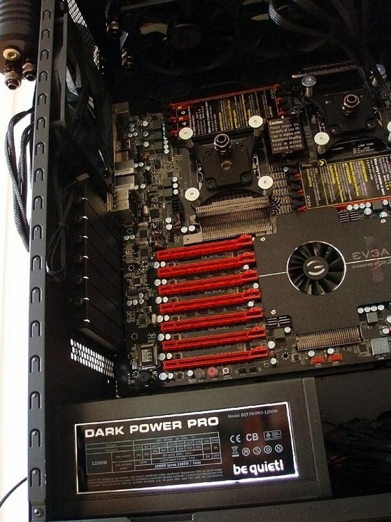 [05/11/2010] Casemod Behemoth Projekt: Black Industrial meets Mutter aller Mainboards EVGA SR-2 (13)