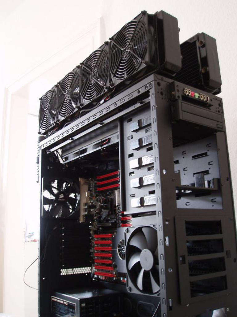 [05/11/2010] Casemod Behemoth Projekt: Black Industrial meets Mutter aller Mainboards EVGA SR-2 (15)