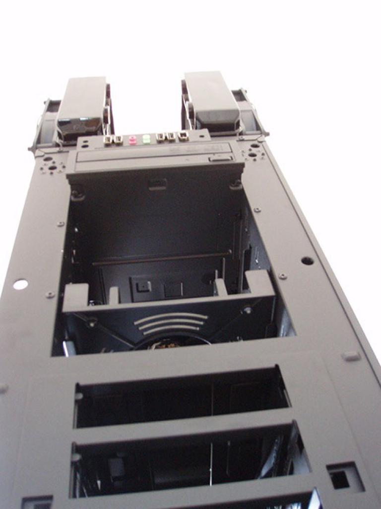 [05/11/2010] Casemod Behemoth Projekt: Black Industrial meets Mutter aller Mainboards EVGA SR-2 (16)