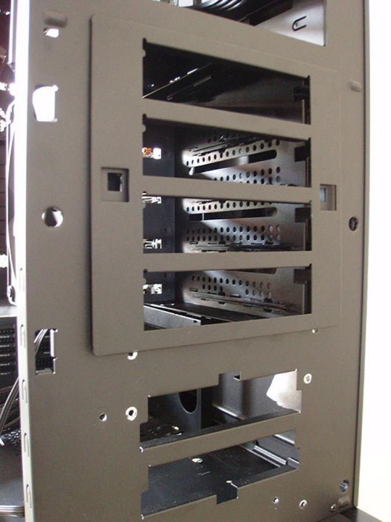 [05/11/2010] Casemod Behemoth Projekt: Black Industrial meets Mutter aller Mainboards EVGA SR-2 (17)