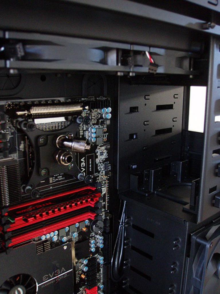 [05/11/2010] Casemod Behemoth Projekt: Black Industrial meets Mutter aller Mainboards EVGA SR-2 (22)