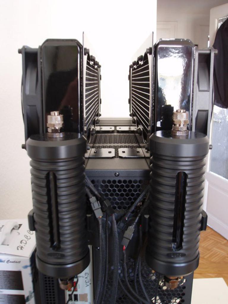 [05/11/2010] Casemod Behemoth Projekt: Black Industrial meets Mutter aller Mainboards EVGA SR-2 (26)
