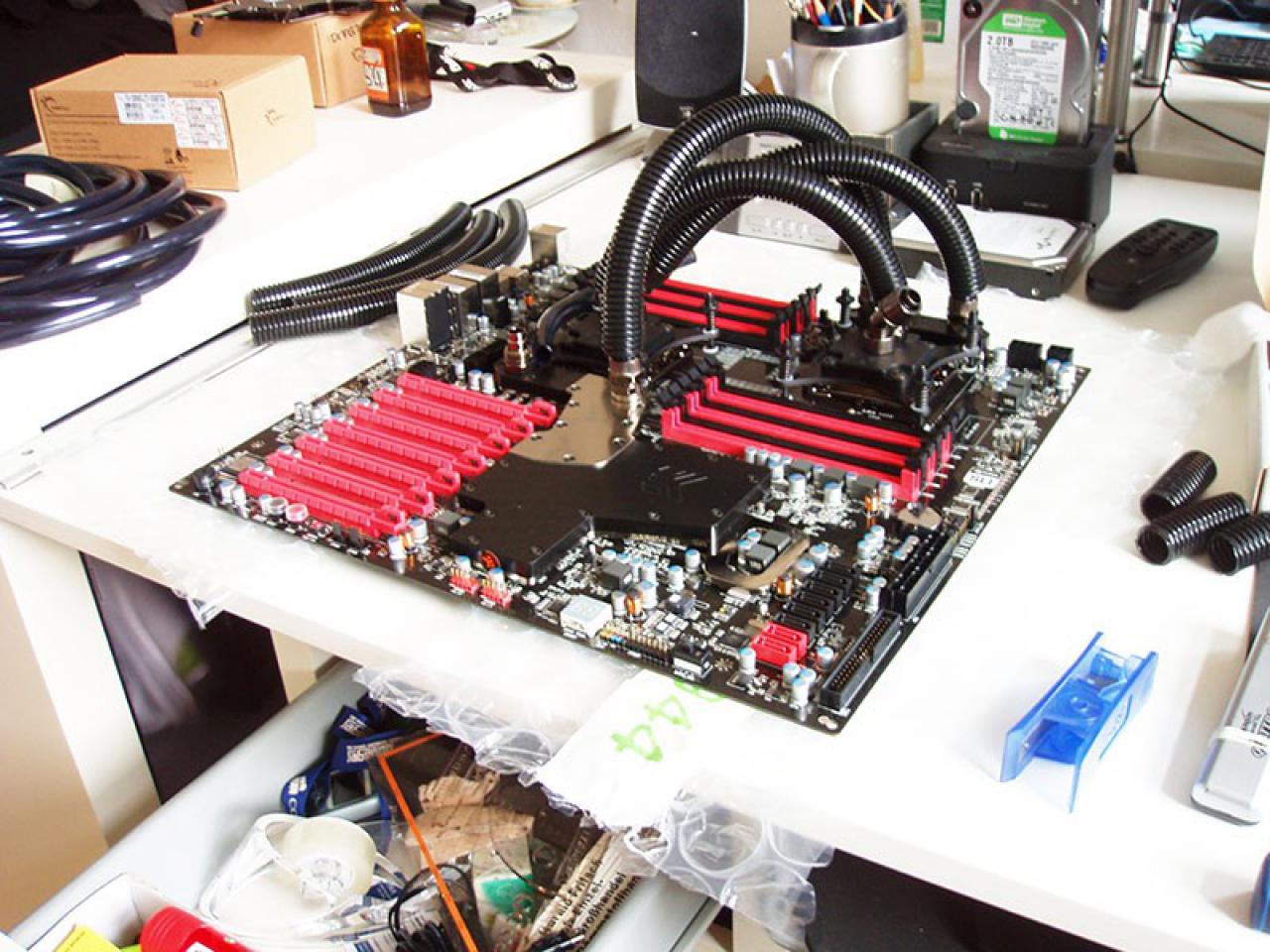 [05/11/2010] Casemod Behemoth Projekt: Black Industrial meets Mutter aller Mainboards EVGA SR-2 (40)