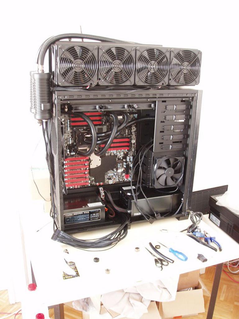 [05/11/2010] Casemod Behemoth Projekt: Black Industrial meets Mutter aller Mainboards EVGA SR-2 (42)