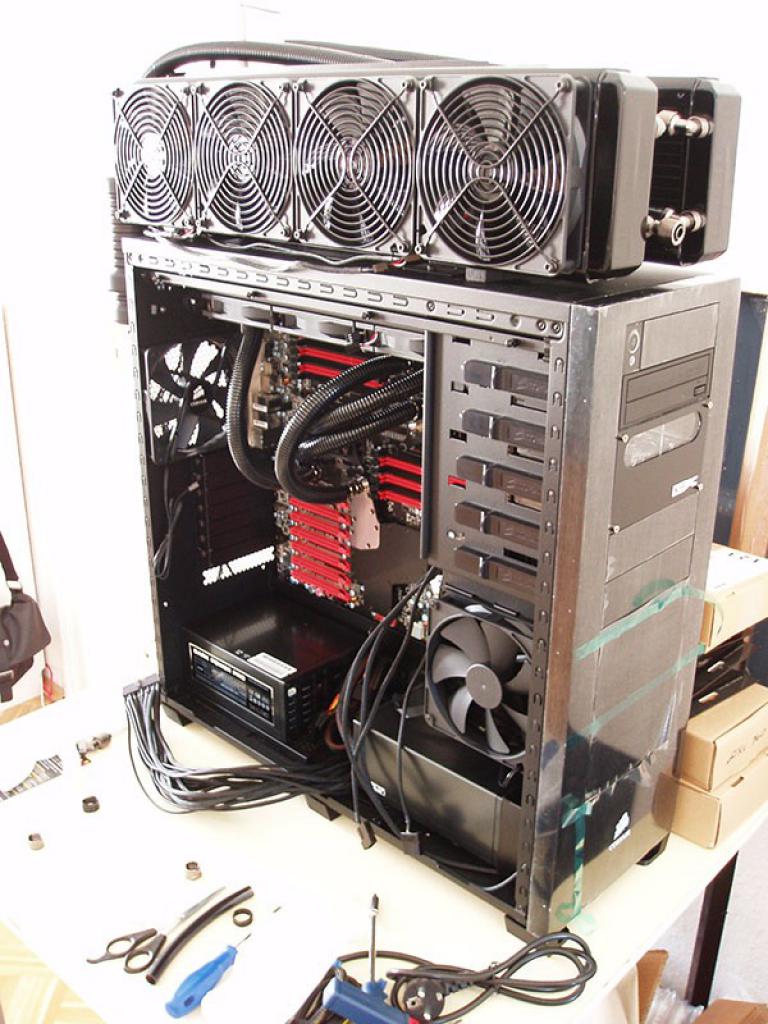 [05/11/2010] Casemod Behemoth Projekt: Black Industrial meets Mutter aller Mainboards EVGA SR-2 (43)