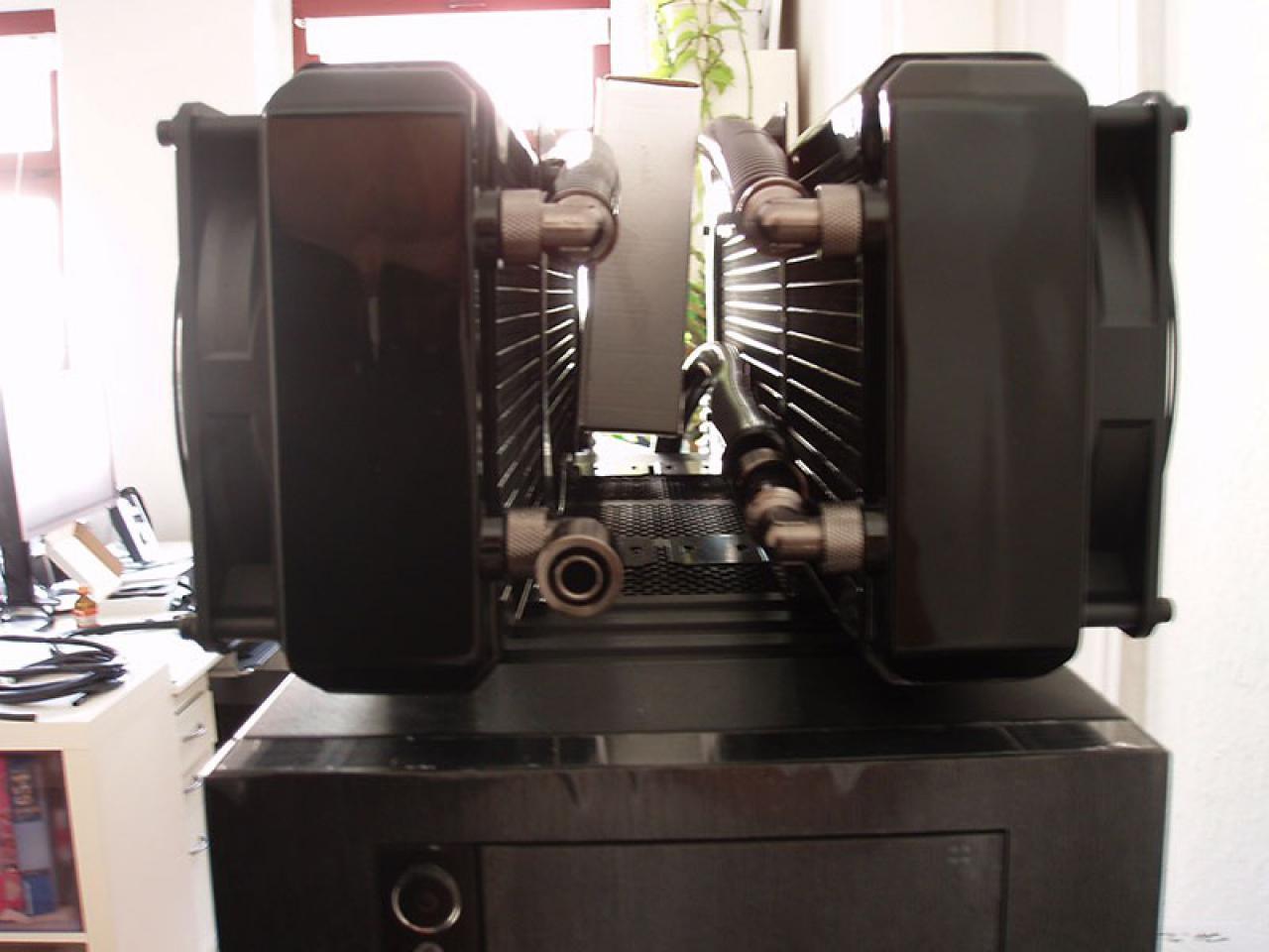 [05/11/2010] Casemod Behemoth Projekt: Black Industrial meets Mutter aller Mainboards EVGA SR-2 (46)