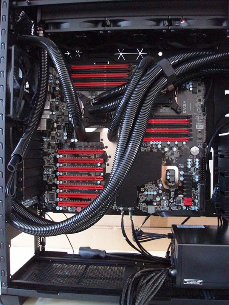 [05/11/2010] Casemod Behemoth Projekt: Black Industrial meets Mutter aller Mainboards EVGA SR-2 (52)