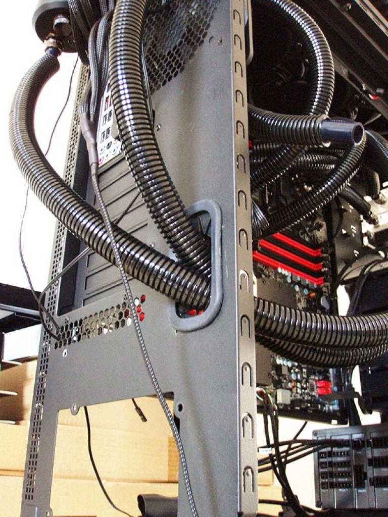 [05/11/2010] Casemod Behemoth Projekt: Black Industrial meets Mutter aller Mainboards EVGA SR-2 (53)
