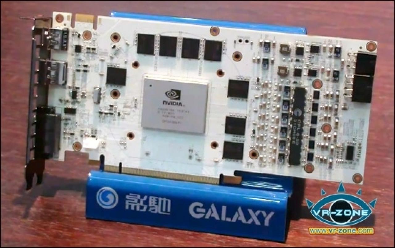 [01/11/2010] Galaxy zeigt weißen Prototypen einer Geforce GTX 460, die mit werkseitiger Übertaktung kommen soll. (4)