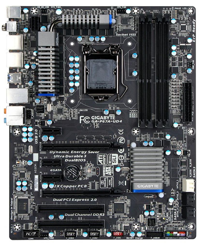 [19/11/2010] Gigabyte P67A-UD4: Ein weiterer Unterschied zu den UD3-Modellen: Beim P67A-UD4 sind die SATA-Ports gewinkelt.