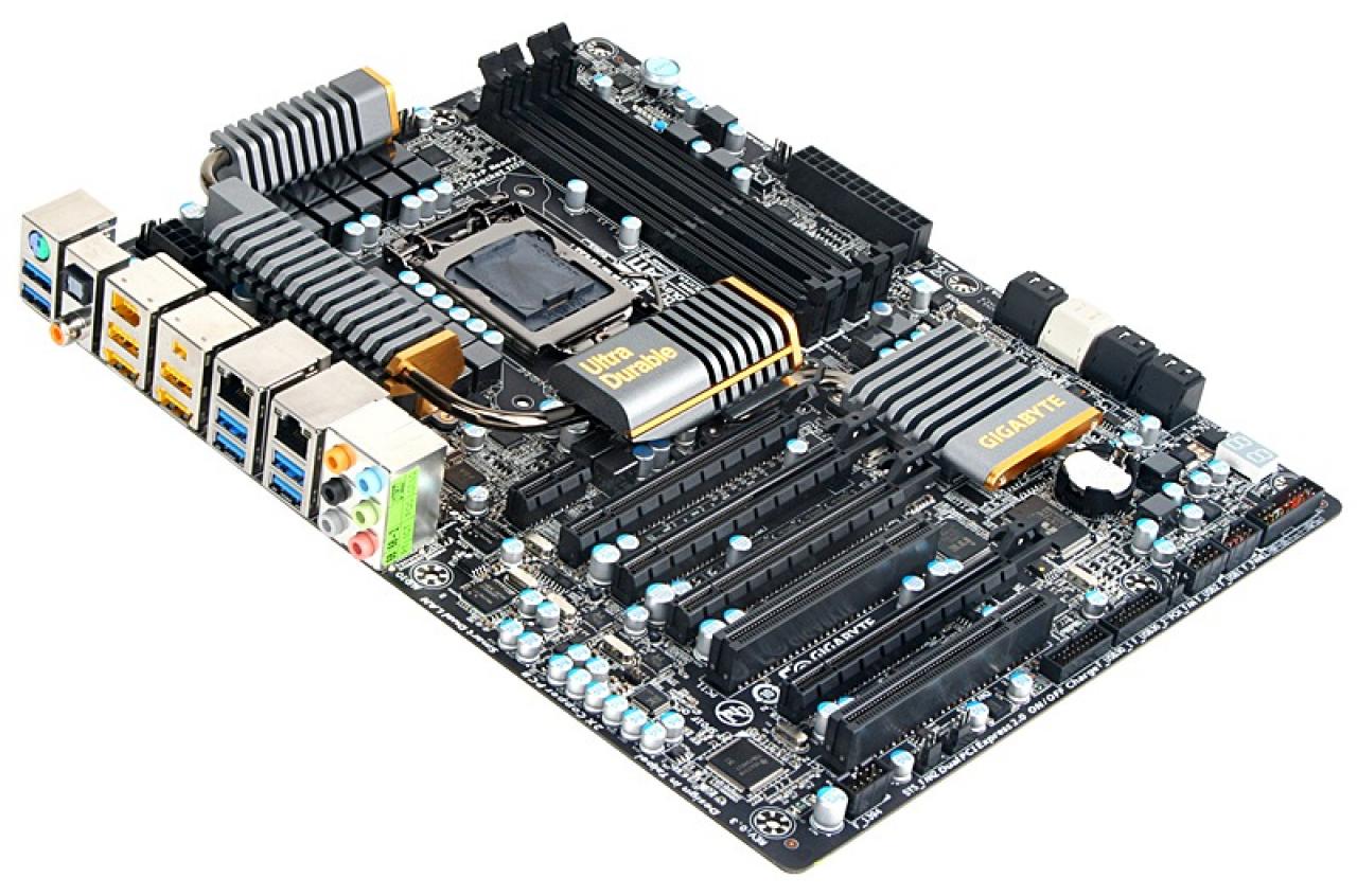 [19/11/2010] Beispielfoto Sockel 1155: Gigabyte P67A-UD7 (3)